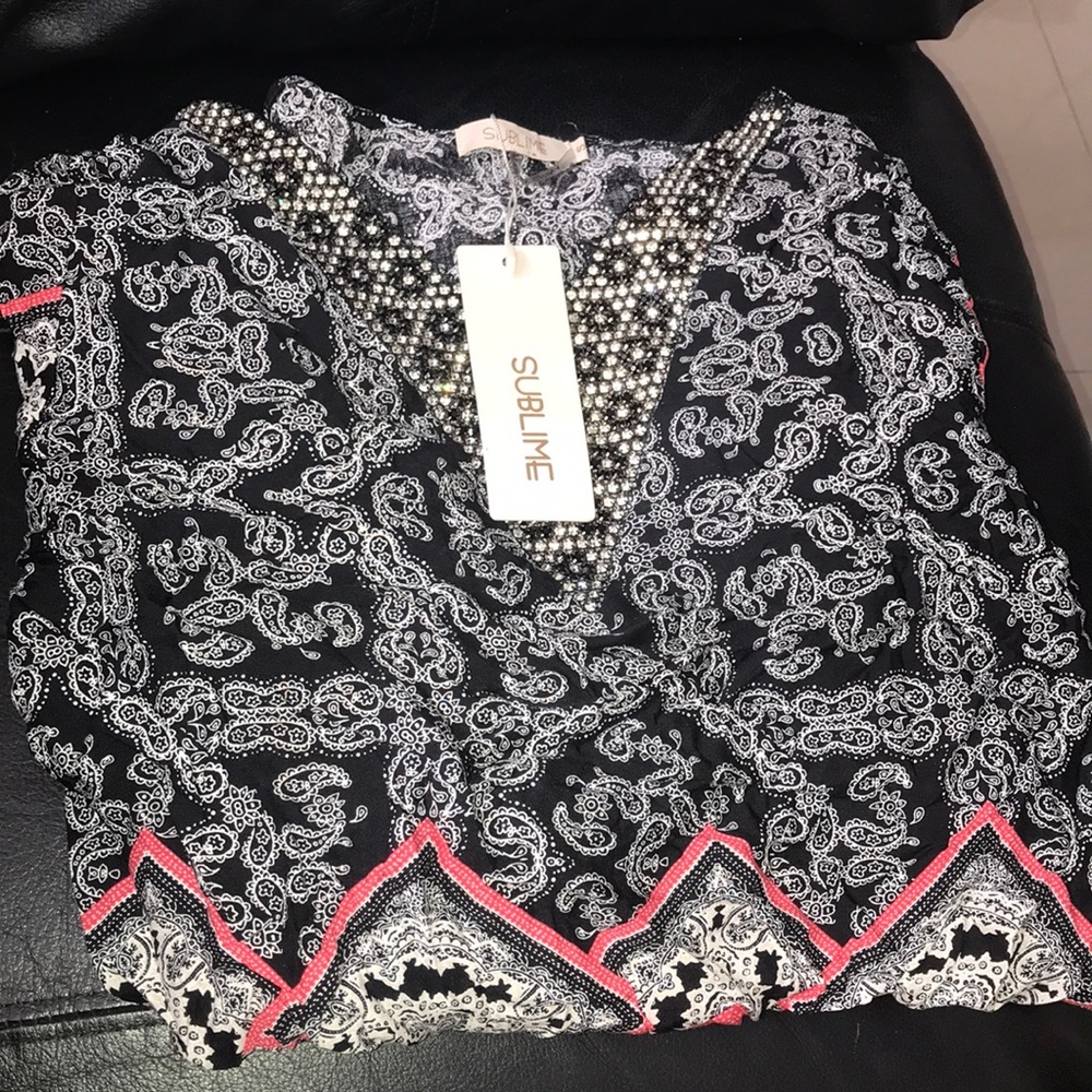 A bandana pattern black dress